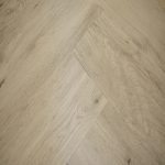 VloerenBodiax Dry back PVCBodiax BP385 Mare | visgraatBodiax BP385 Mare | visgraat Vloeren op maat Visgraat Vloeren