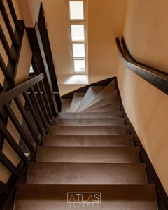 Traprenovatie met houtlook overzettreden