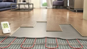 Ondergrond met vloerverwarming tijdens het leggen van een PVC vloer